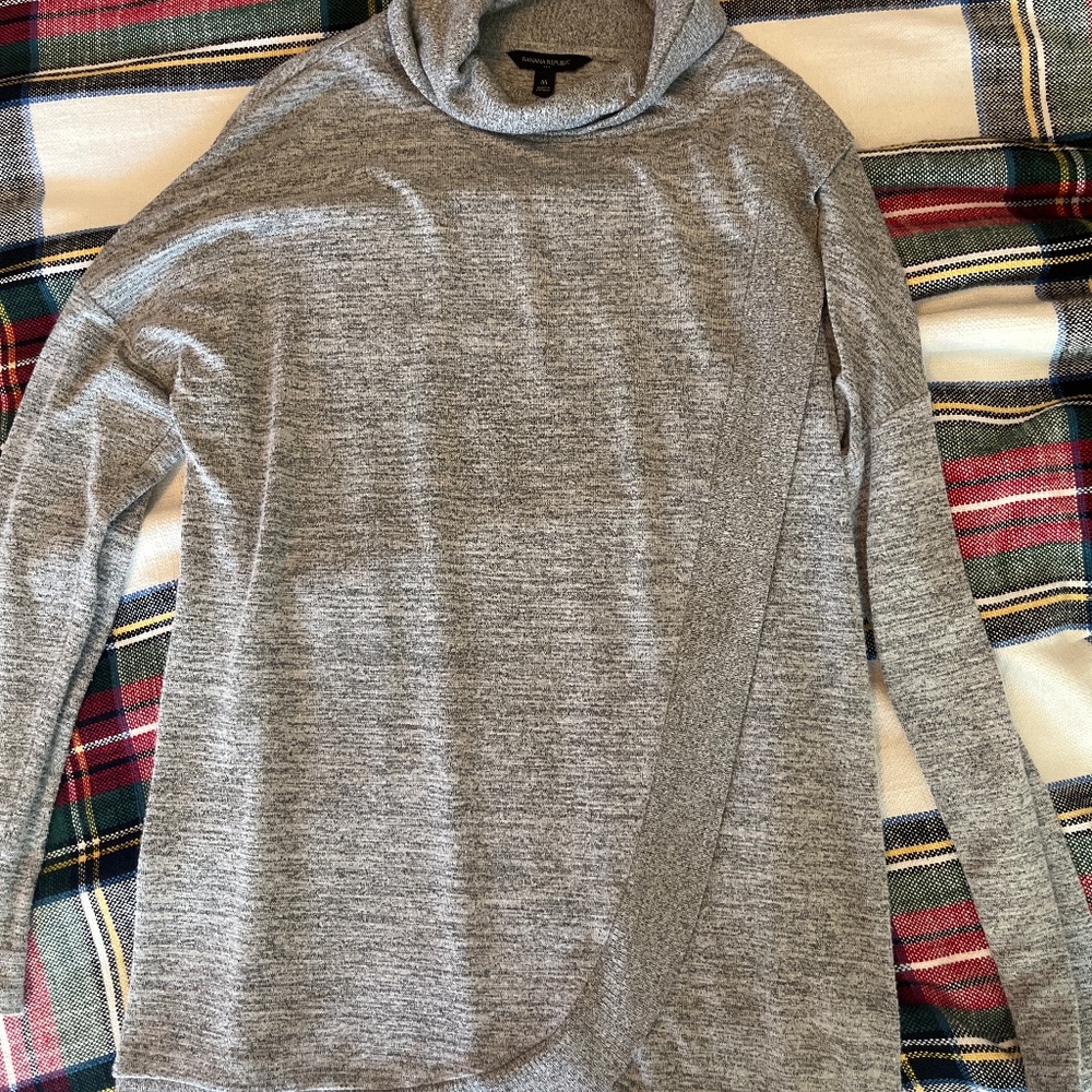 Banana republic sweater size M